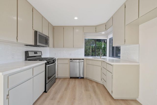 2033 Alluvial Avenue, Clovis, CA 93611