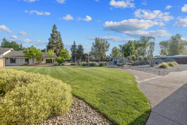 2033 Alluvial Avenue, Clovis, CA 93611