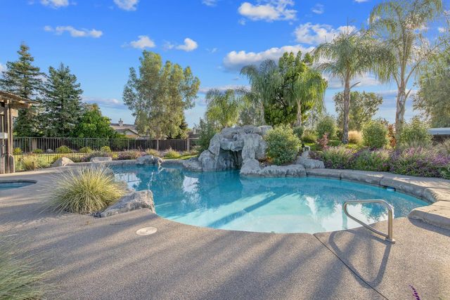 2033 Alluvial Avenue, Clovis, CA 93611