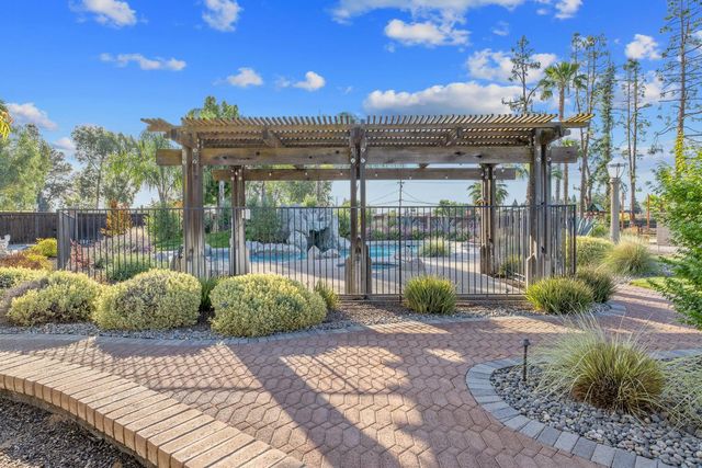 2033 Alluvial Avenue, Clovis, CA 93611