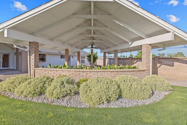 2033 Alluvial Avenue, Clovis, CA 93611