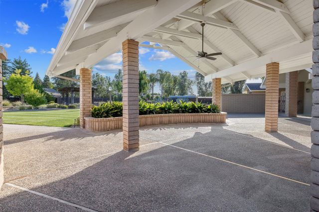 2033 Alluvial Avenue, Clovis, CA 93611