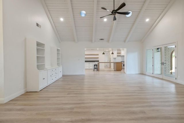 2033 Alluvial Avenue, Clovis, CA 93611