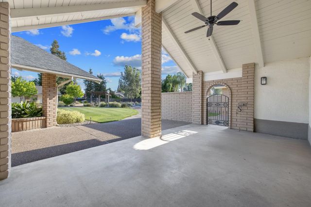 2033 Alluvial Avenue, Clovis, CA 93611