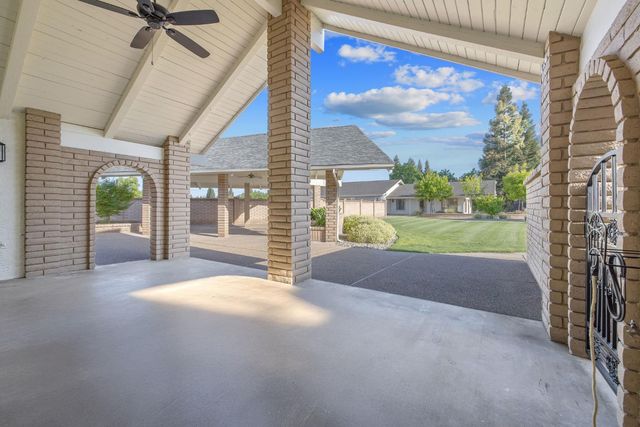 2033 Alluvial Avenue, Clovis, CA 93611