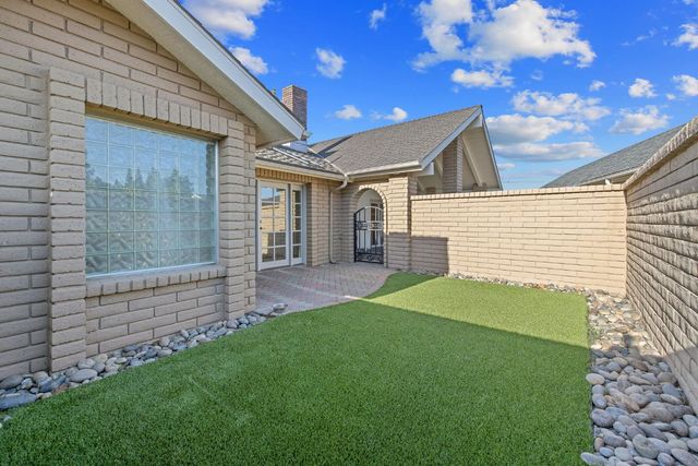 2033 Alluvial Avenue, Clovis, CA 93611