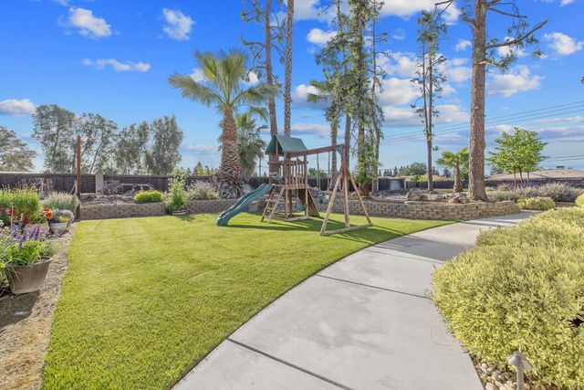 2033 Alluvial Avenue, Clovis, CA 93611