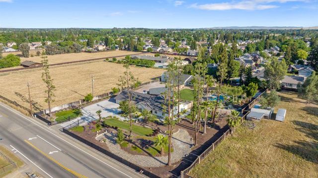 2033 Alluvial Avenue, Clovis, CA 93611