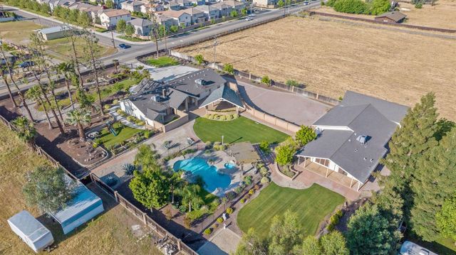 2033 Alluvial Avenue, Clovis, CA 93611