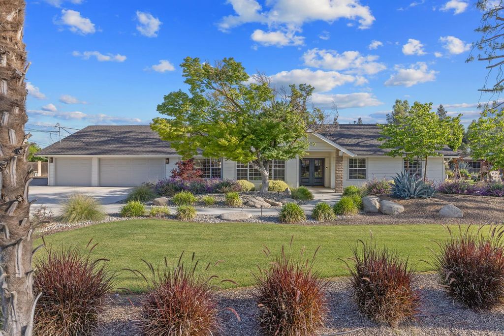 Image 1 of property listing at 2033 Alluvial Avenue, Clovis, CA 93611