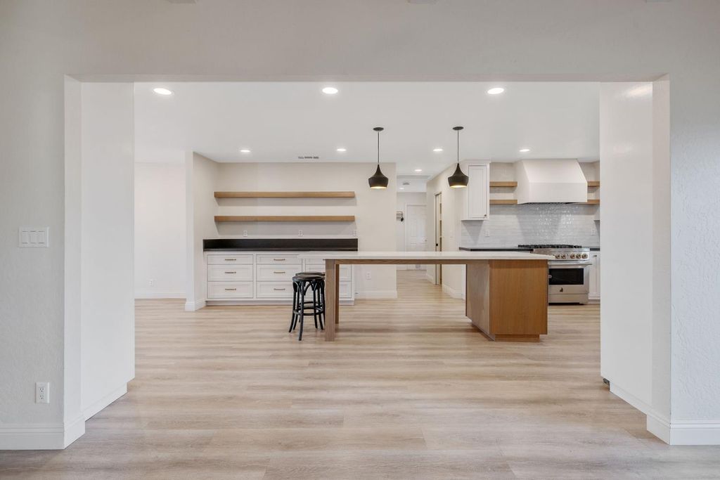Image 11 of property listing at 2033 Alluvial Avenue, Clovis, CA 93611