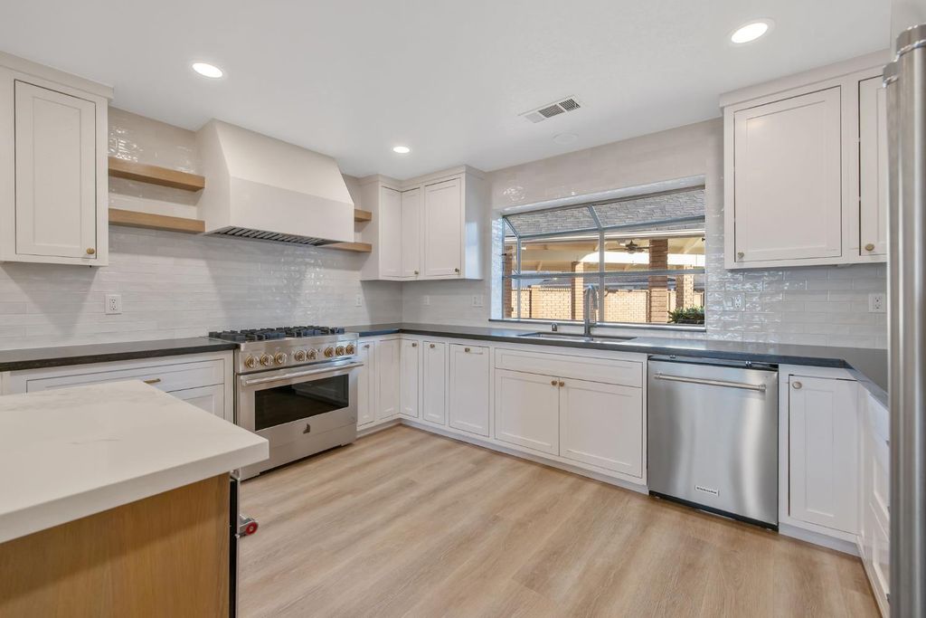 Image 15 of property listing at 2033 Alluvial Avenue, Clovis, CA 93611