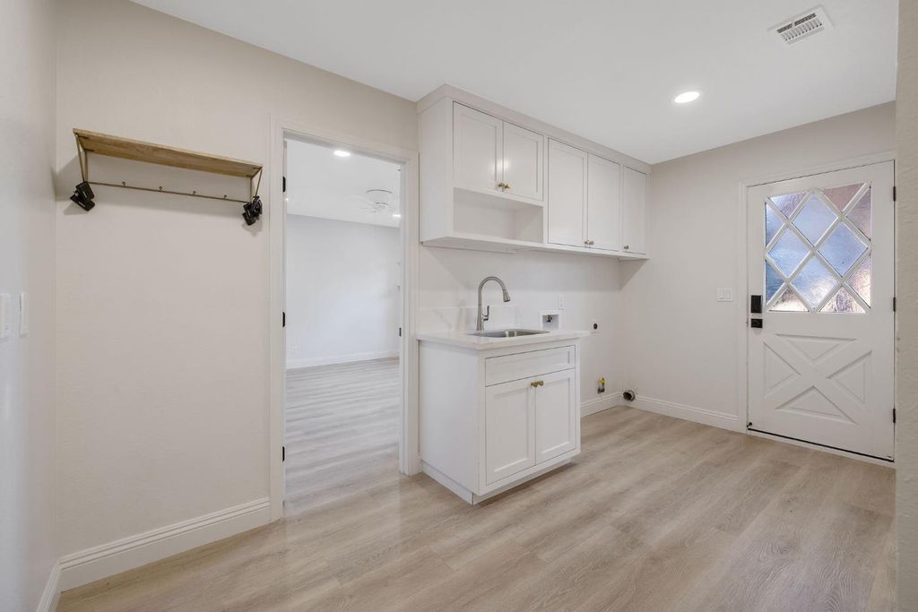 Image 20 of property listing at 2033 Alluvial Avenue, Clovis, CA 93611