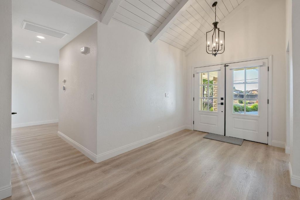 Image 23 of property listing at 2033 Alluvial Avenue, Clovis, CA 93611