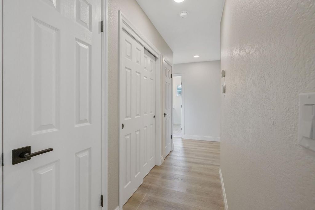 Image 24 of property listing at 2033 Alluvial Avenue, Clovis, CA 93611