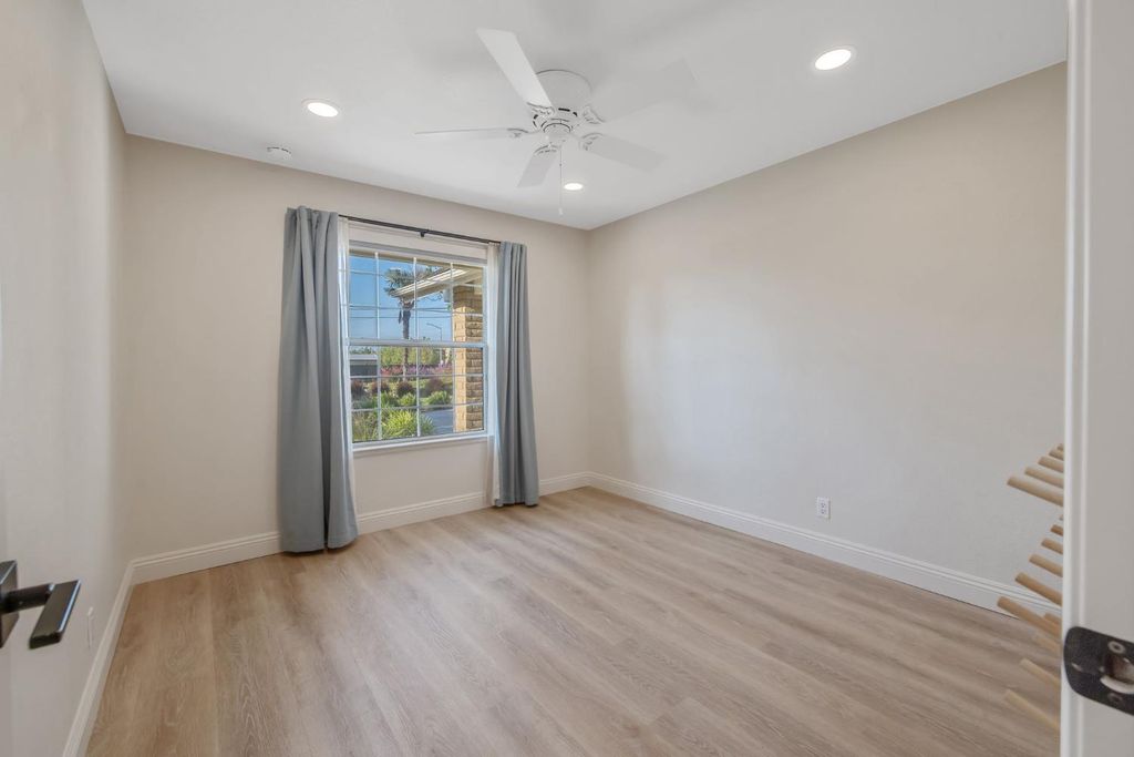 Image 25 of property listing at 2033 Alluvial Avenue, Clovis, CA 93611