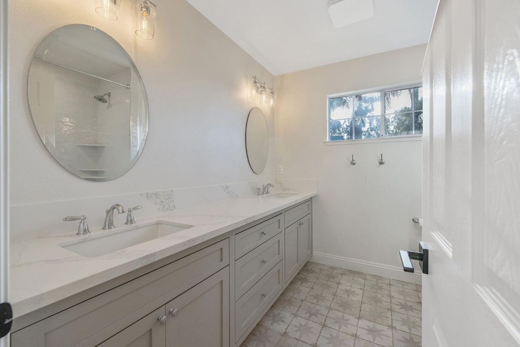 Image 27 of property listing at 2033 Alluvial Avenue, Clovis, CA 93611