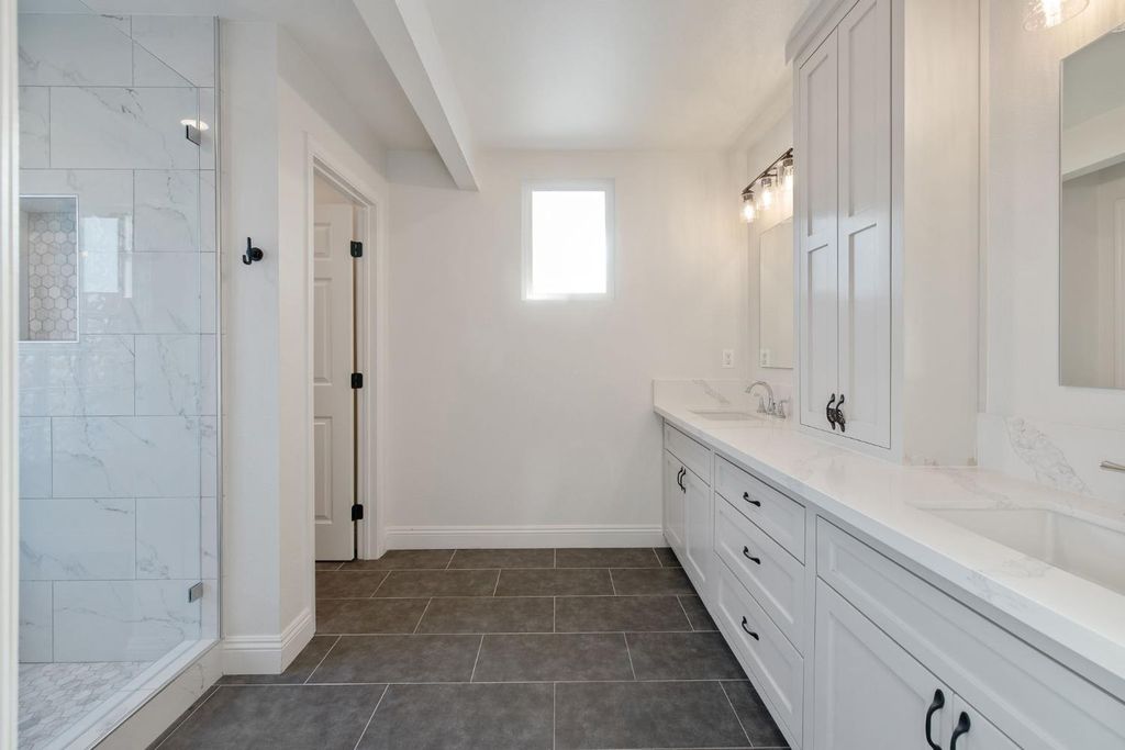 Image 32 of property listing at 2033 Alluvial Avenue, Clovis, CA 93611
