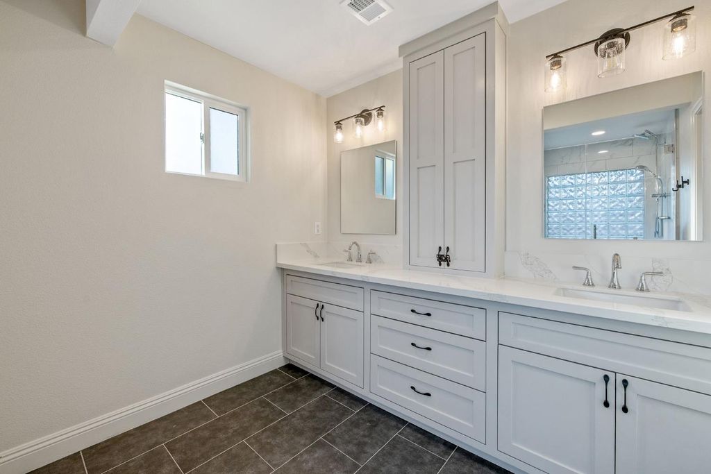 Image 33 of property listing at 2033 Alluvial Avenue, Clovis, CA 93611