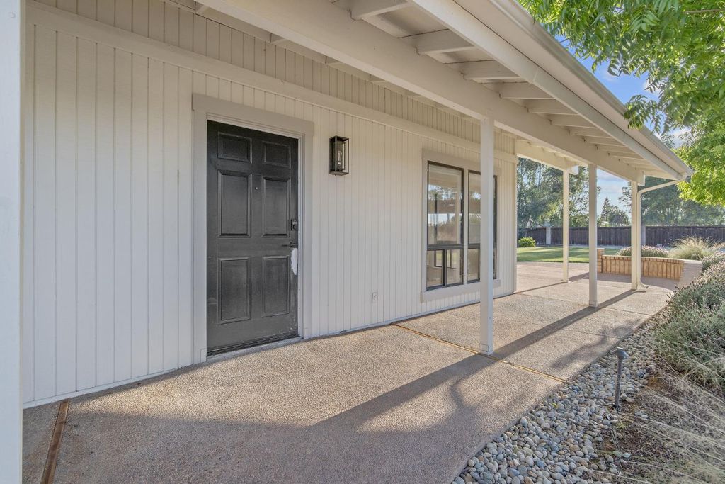 Image 35 of property listing at 2033 Alluvial Avenue, Clovis, CA 93611
