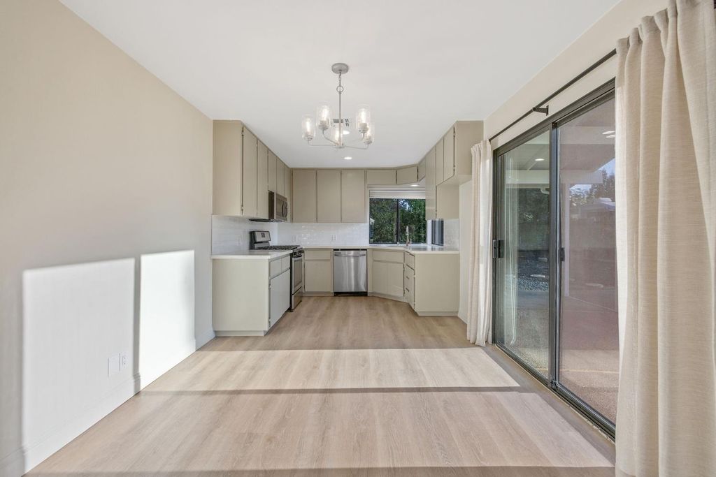 Image 38 of property listing at 2033 Alluvial Avenue, Clovis, CA 93611