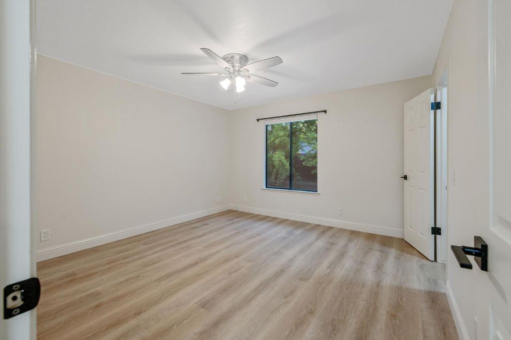 Image 44 of property listing at 2033 Alluvial Avenue, Clovis, CA 93611