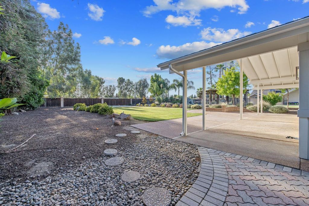 Image 56 of property listing at 2033 Alluvial Avenue, Clovis, CA 93611