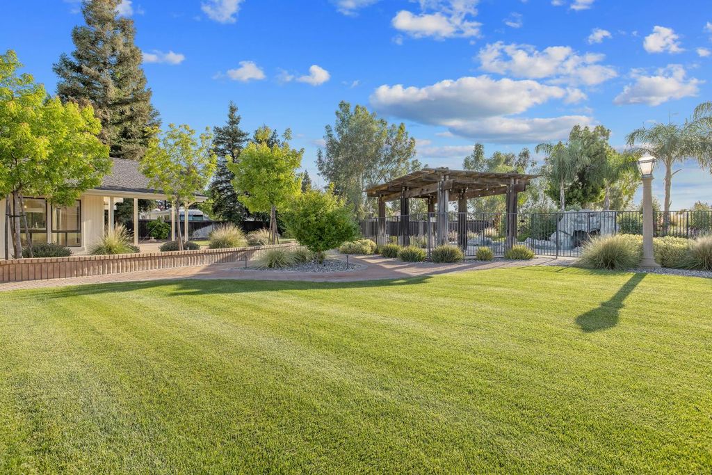Image 63 of property listing at 2033 Alluvial Avenue, Clovis, CA 93611