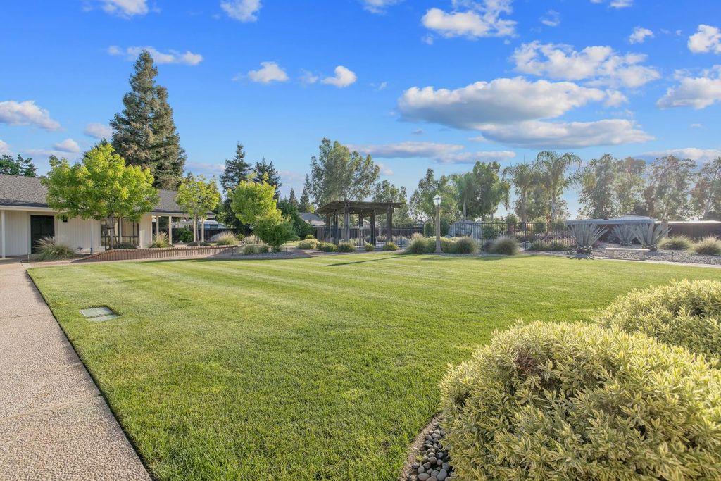 Image 64 of property listing at 2033 Alluvial Avenue, Clovis, CA 93611