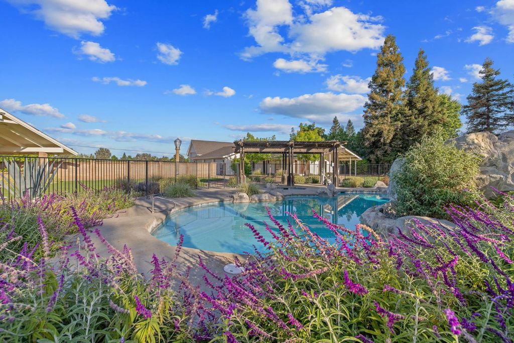 Image 69 of property listing at 2033 Alluvial Avenue, Clovis, CA 93611