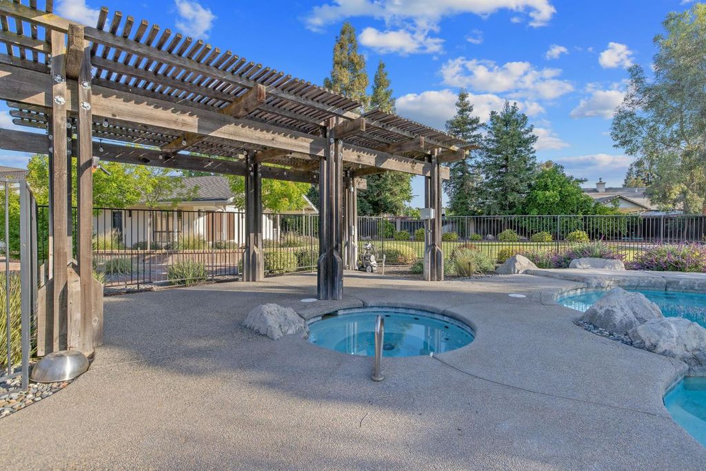 Image 70 of property listing at 2033 Alluvial Avenue, Clovis, CA 93611