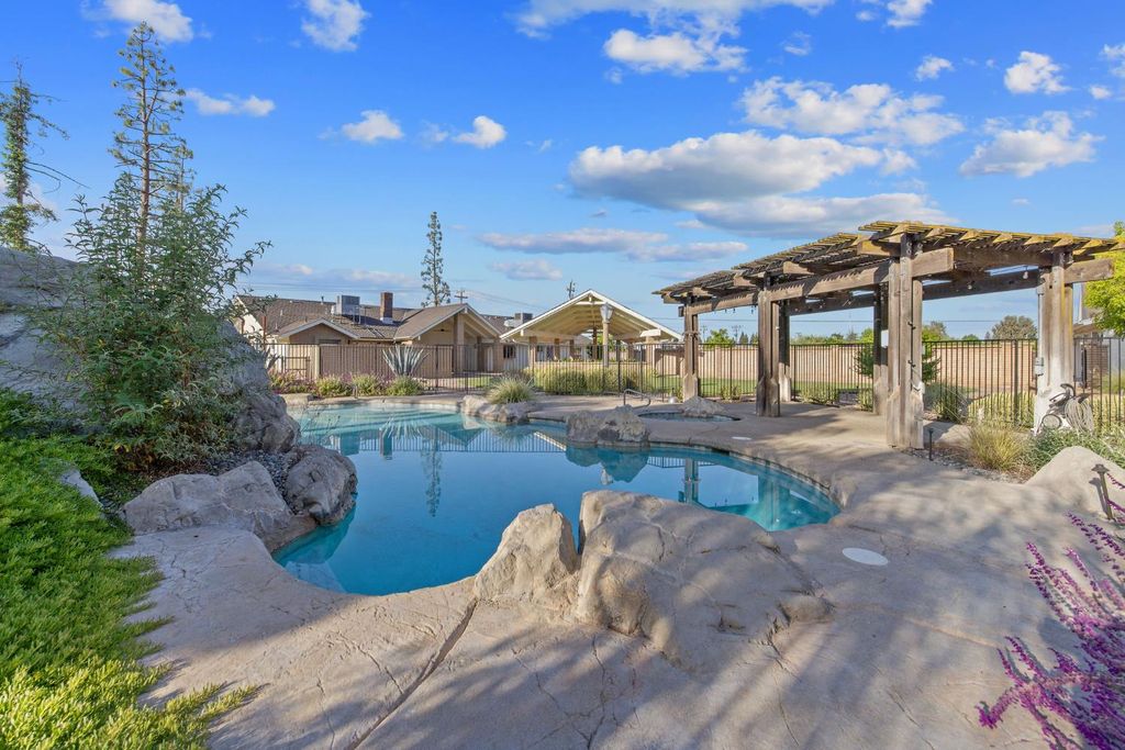 Image 72 of property listing at 2033 Alluvial Avenue, Clovis, CA 93611