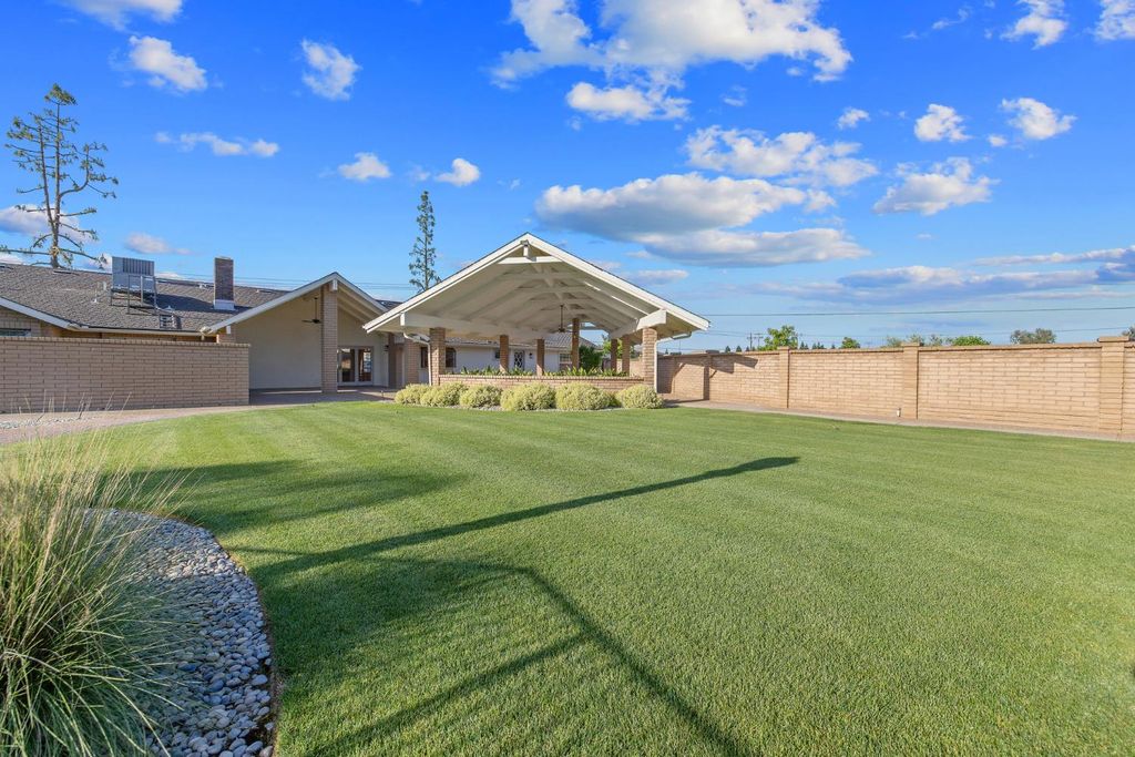 Image 73 of property listing at 2033 Alluvial Avenue, Clovis, CA 93611