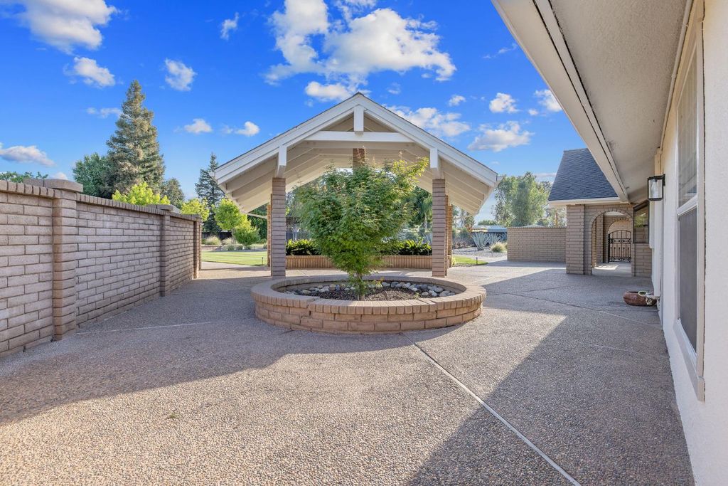 Image 77 of property listing at 2033 Alluvial Avenue, Clovis, CA 93611