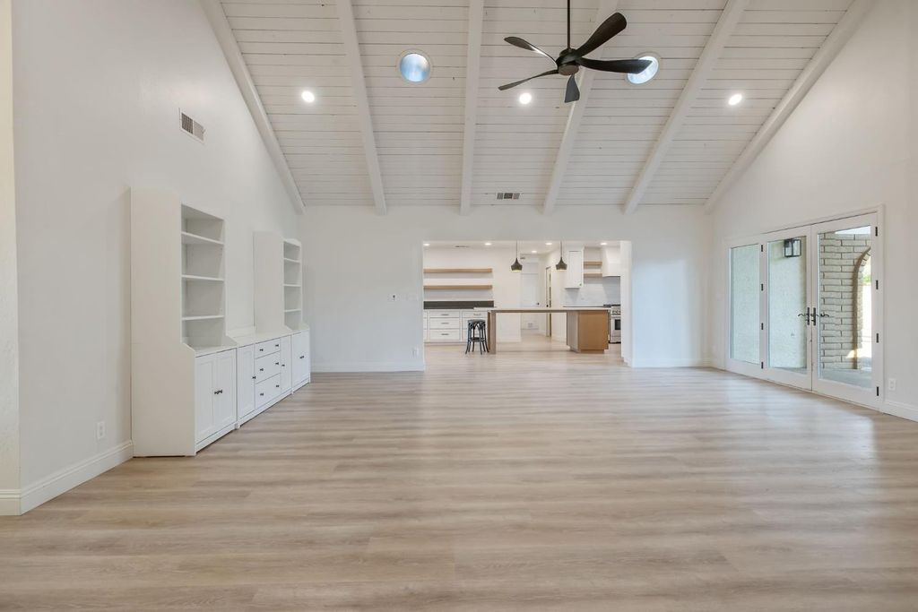 Image 8 of property listing at 2033 Alluvial Avenue, Clovis, CA 93611