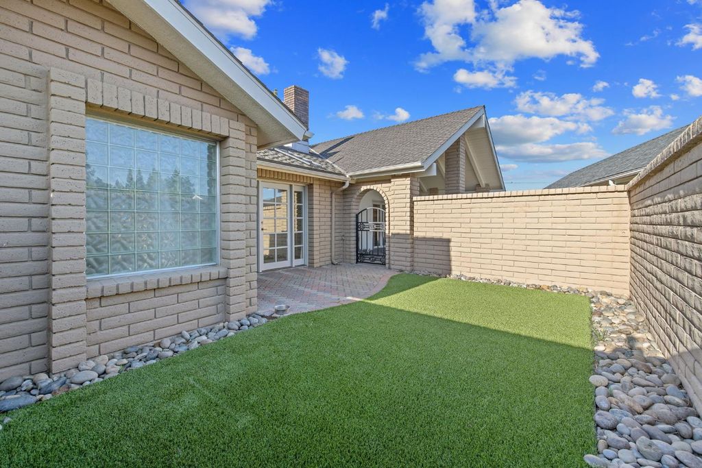 Image 82 of property listing at 2033 Alluvial Avenue, Clovis, CA 93611