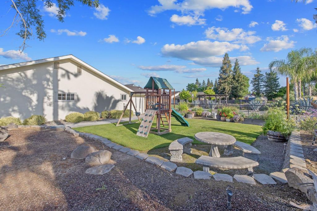 Image 85 of property listing at 2033 Alluvial Avenue, Clovis, CA 93611