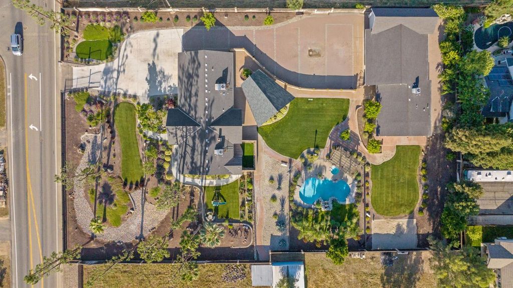 Image 86 of property listing at 2033 Alluvial Avenue, Clovis, CA 93611