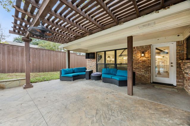 9717 Ravensway Drive, Dallas, TX 75238