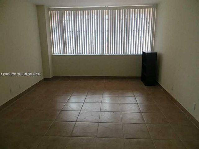 2025 NE 164th St 312, North Miami Beach, FL 33162
