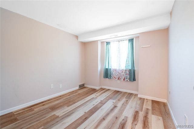 132 Harrogate Sq E, Amherst, NY 14221