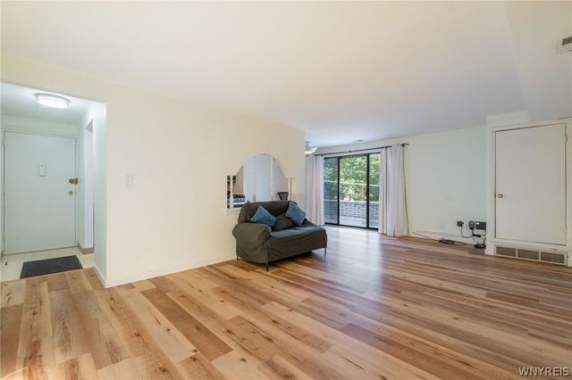 132 Harrogate Sq E, Amherst, NY 14221