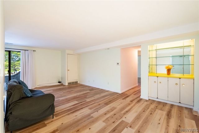 132 Harrogate Sq E, Amherst, NY 14221