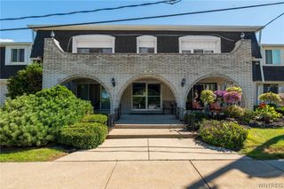 132 Harrogate Sq E, Amherst, NY 14221
