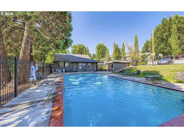 12634 Nw BARNES Rd 6, Portland, OR 97229