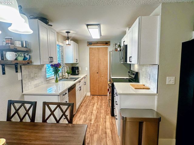12634 Nw BARNES Rd 6, Portland, OR 97229