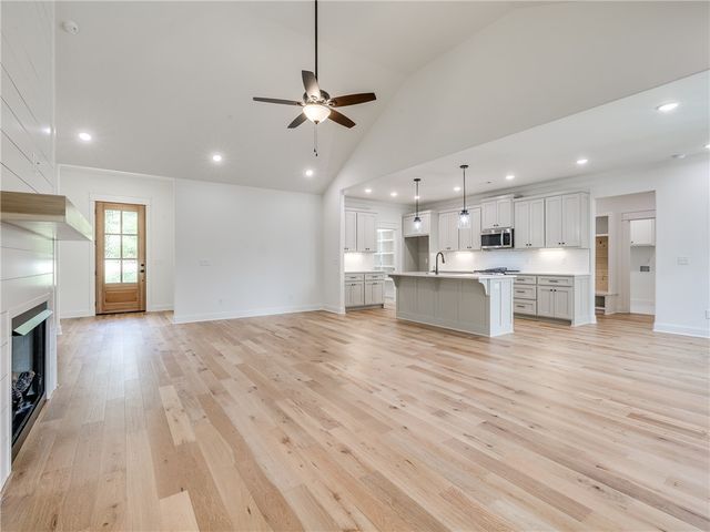 10 Errol Lane, Bella Vista, AR 72715