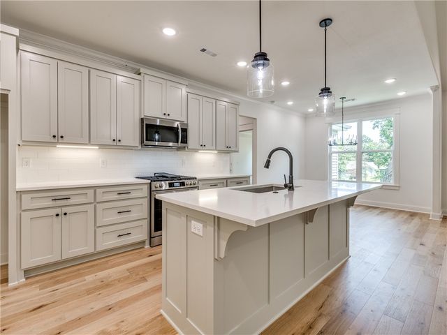 10 Errol Lane, Bella Vista, AR 72715