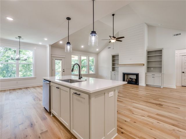 10 Errol Lane, Bella Vista, AR 72715