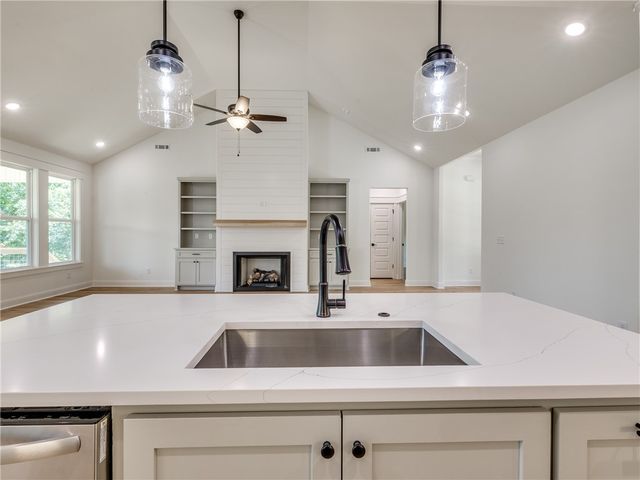 10 Errol Lane, Bella Vista, AR 72715